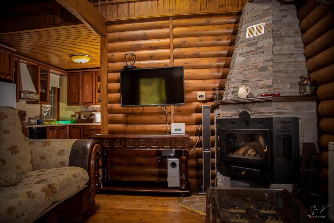 *2 Bdr Log House /Mountains/Queen Bed/Fireplace Gourri Exterior photo