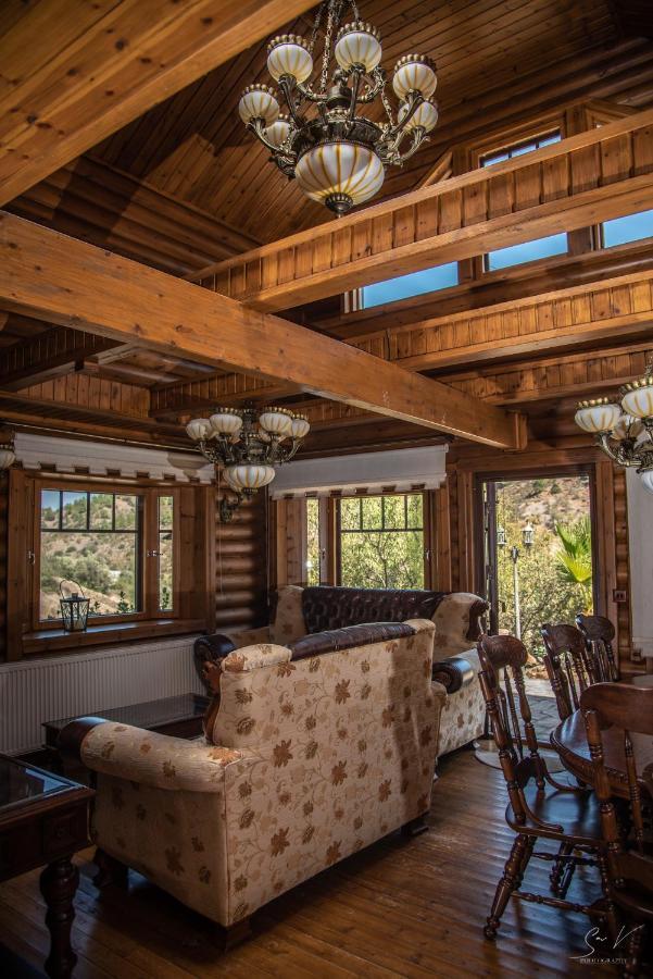 *2 Bdr Log House /Mountains/Queen Bed/Fireplace Gourri Exterior photo